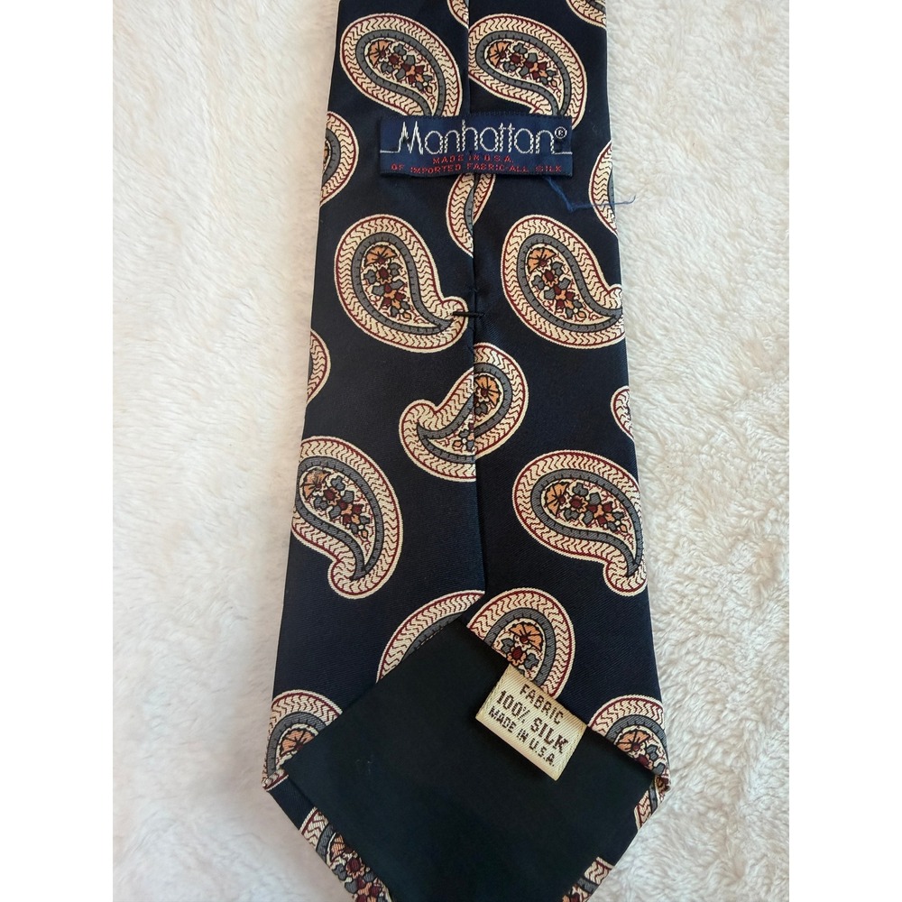 Manhattan Mens Silk Tie Navy Blue Paisley Print Made in USA Business Formal - Picture 4 of 4